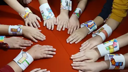 Деца и учители от русенската ДГ "Зора" подкрепиха "слънчевите деца"