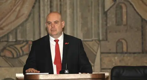 Гешев: Протестите няма да попречат на работата ми