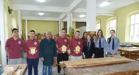 Две училища подават ръка на природата