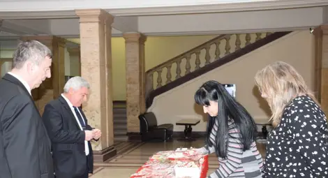 "Майки със смели сърца" откриха мартенски базар в Русенския университет