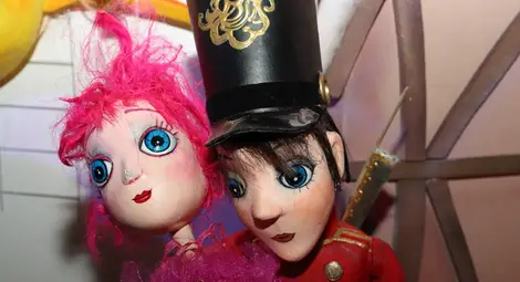 Над 100 кукли подредени в изложба за 60-ата годишнина на русенския Куклен театър /галерия/ Над 100 кукли подредени в изложба за 60-ата годишнина на русенския Куклен театър /галерия/