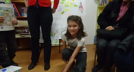 Първата ръчичка в Алеята на четящата слава е на 11-годишната Никол Данева Първата ръчичка в Алеята на четящата слава е на 11-годишната Никол Данева