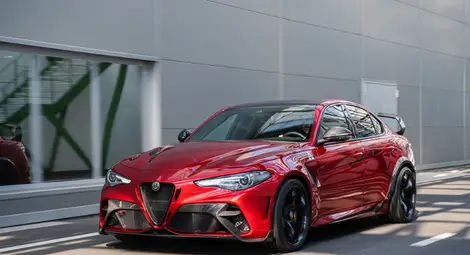 Alfa Romeo Giulia GTAm спечели награда за спортна кола на годината