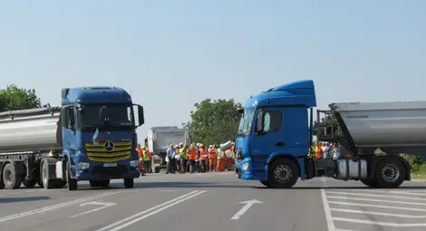 Пътните строители отмениха днешната блокада на пътя Русе-Бяла