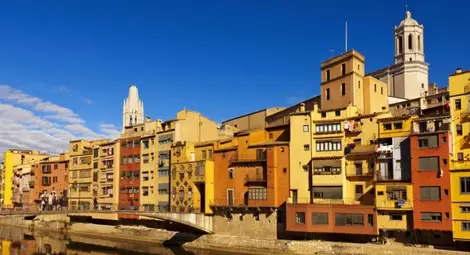 Древният каталонски град Жирона пръв скъса всички връзки с Мадрид