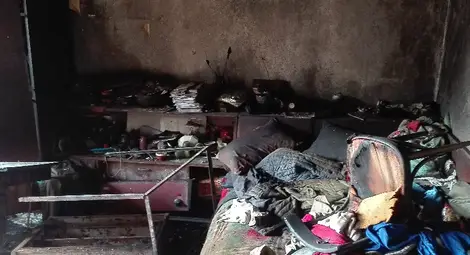 Подпален след запой апартамент прати двама в болница с опасност за живота