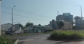 Избуяли треви пречат на видимостта на шофьорите по бул.“Липник“