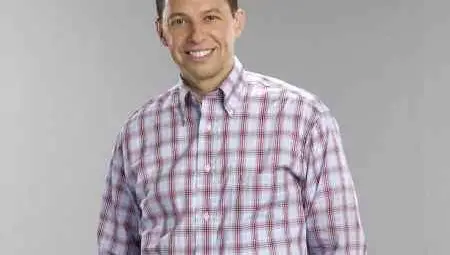 Аштън Къчър е новата звезда в премиерния 9-ти сезон на &bdquo;Двама мъже и половина&rdquo; /галерия/