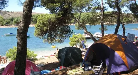 Продават къмпинг с над 50 бунгала край Варна