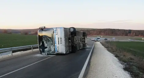 Слyжeбeн автобус нa &bdquo;Линaмap&ldquo; /"Moнтюпe"/, шестима пострадали са откарани в болница