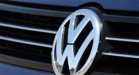 "Фолксваген" търси начин да смени проблемния софтуер във всички двигатели