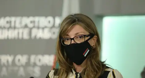 Екатерина Захариева е с положителен PCR тест