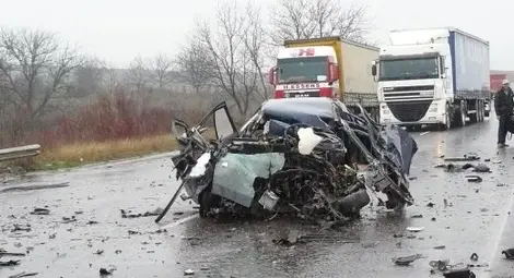 При страшен челен удар в насрещното са загинали две жени край Свиленград
