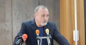 Неделчев към Стоилов: Не знам дали ще ви светне синята лампа, но има червена новина