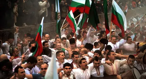 Мъжкото хоро влезе в Тунджа