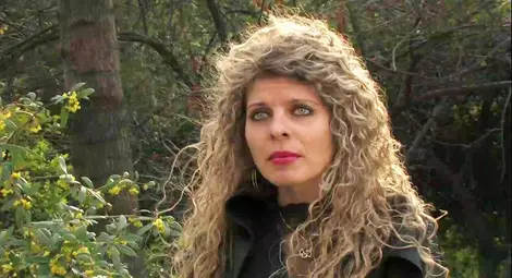 Отчаяна съпруга търси внимание от различни мъже в "Съдби на кръстопът" Отчаяна съпруга търси внимание от различни мъже в "Съдби на кръстопът"