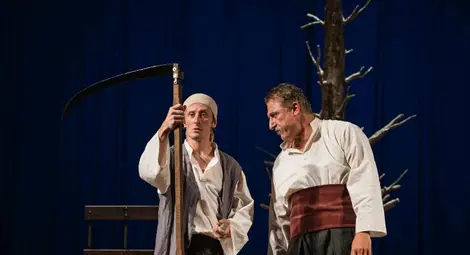 Александър Узунов на сцената с Кирил Ефремов в спектакъла &bdquo;Гераците&ldquo;.