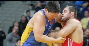 „Юнак“ с Елина и юноши на държавно по борба в София