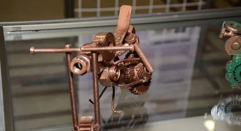 Стари авточасти оживяха като приказни скулптури