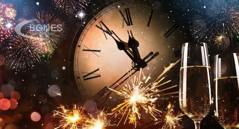 В Германия леят куршум, в Дания трошат чинии: Новогодишни поверия по света