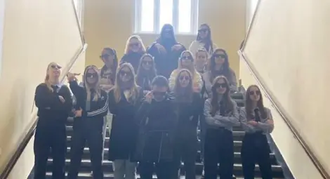 Животът е хубав, макар и с тъмни очила.