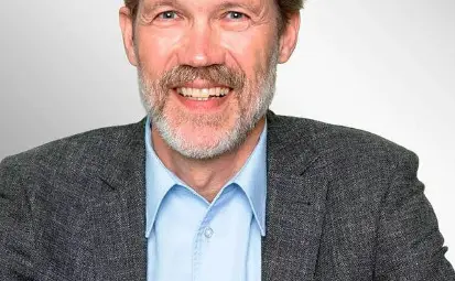 "Медика" привлече за сътрудничество и известният немски хирург д-р Бернхард Хюгел