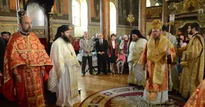 Владиката Наум ръкоположи дякон на литургията в храм „Св.Георги“