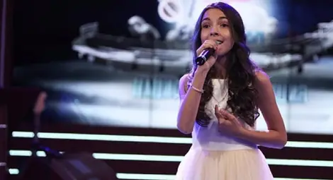 Милена, Габи и &bdquo;Найден Киров&ldquo; пеят и играят на площада в новогодишната нощ