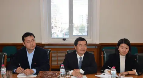 Акад. Белоев и китайският посланик Юанджун Донг обсъдиха сътрудничеството на РУ с китайски университетито училище с множество китайски университети