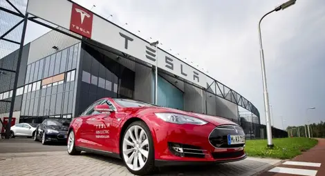 Tesla повиши цената на електромобила си Model S с 5000 долара