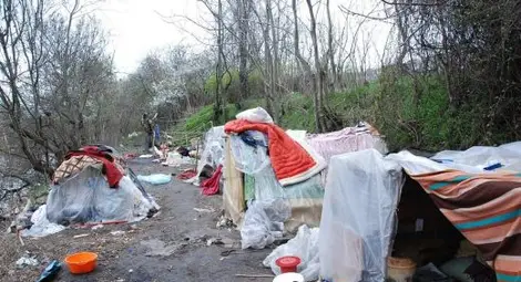 Френската полиция подгони роми, крали метал