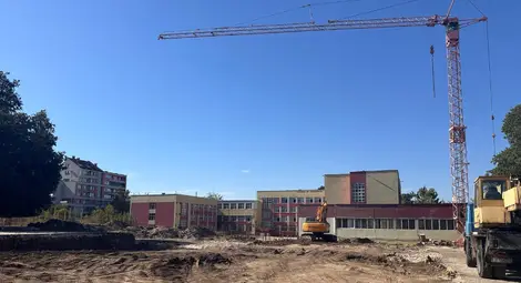 Започна строежът на новия корпус на второто по големина училище в страната - „Васил Левски“ в Русе Започна строежът на новия корпус на второто по големина училище в страната - „Васил Левски“ в Русе