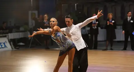 Двойки от 20 държави показаха красотата и страстта в танците