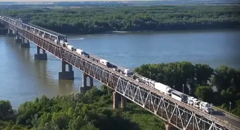 Движението по Дунав мост минава в една лента от вторник заради авариен ремонт