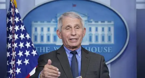 Главният инфекционист на САЩ прогнозира, че маските ще станат &bdquo;сезонно облекло&ldquo;