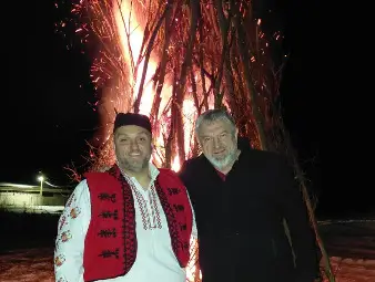 В Малко Враново отбелязаха Сирни Заговезни с „хамкане“, ритуален огън и даване на прошка В Малко Враново отбелязаха Сирни Заговезни с „хамкане“, ритуален огън и даване на прошка