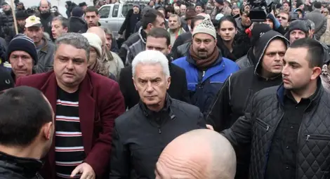 Как да се държим, ако ни нападне депутат?