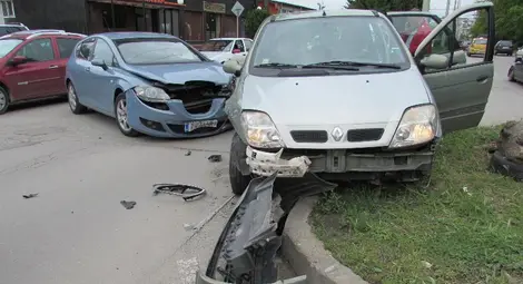 Автомобил с болен на хемодиализа бе ударен след отнето предимство