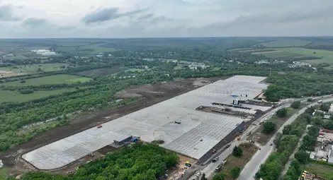 Буферният паркинг вече е практически готов и може да започне да приема тирове. Снимка: Росен ПЕТРОВ Буферният паркинг вече е практически готов и може да започне да приема тирове. Снимка: Росен ПЕТРОВ