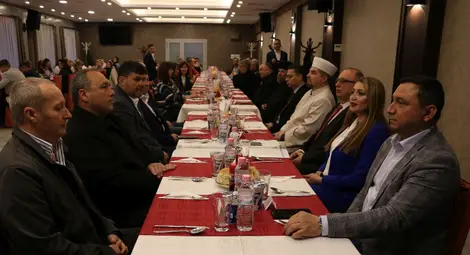 В Русе се състоя празнична вечеря ифтар, на която домакин беше районният мюфтия Юджел Хайредин В Русе се състоя празнична вечеря ифтар, на която домакин беше районният мюфтия Юджел Хайредин