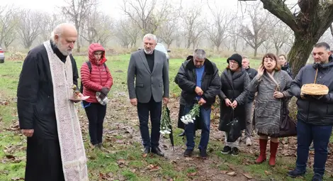 Отец Стефан на панихидата в Балюв дол: Това не е било съд, а разстрел без закон - саморазправа с неудобните