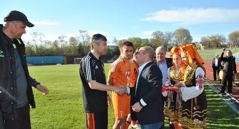 Треньорът на &bdquo;Литекс&ldquo; вдигна купата пред съгражданите си от Русе