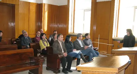 89 задържани лежат в ареста при капацитет 52 места