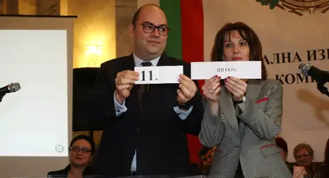 И БСП с №10, и ГЕРБ с №11 са доволни от номерата си в бюлетината за изборите