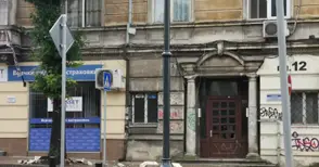 Рухна част от фасадата на  стара сграда по „Славянска“