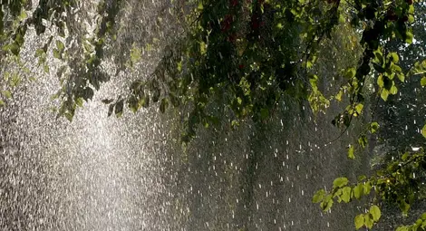 Краткотрайни валежи, на места - градушки