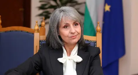 Маргарита Попова: Не можем да делим хората на отбори