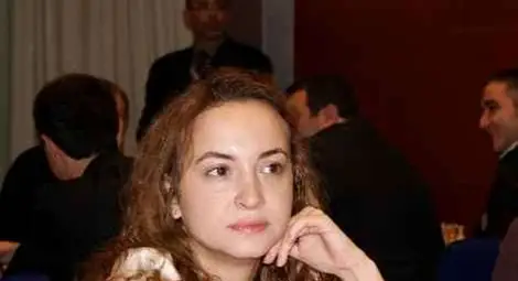 Ети започна с реми похода към световната шахматна титла