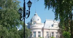 В навечерието на 24 май: Артисти, политици, пътешественици и мечтатели сред ВИП читателите на Русенската библиотека