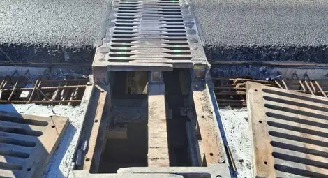 Около 50 куб. м бетон са излети за свързване на фугата между последните два ремонтирани участъка на Дунав мост при Русе